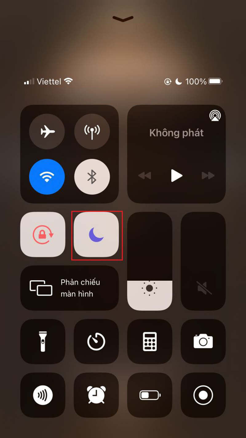 cach-tat-man-hinh-sang-tren-iphone-khi-co-thong-bao-sieu-ban-re