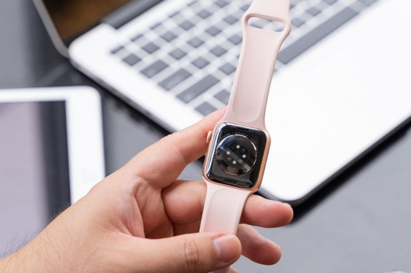 apple-watch-series-6-mat-lung apple-watch-series6-sieu-ban-re