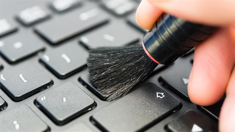 ve-sinh-ban-phim-laptop-sieu-ban-re