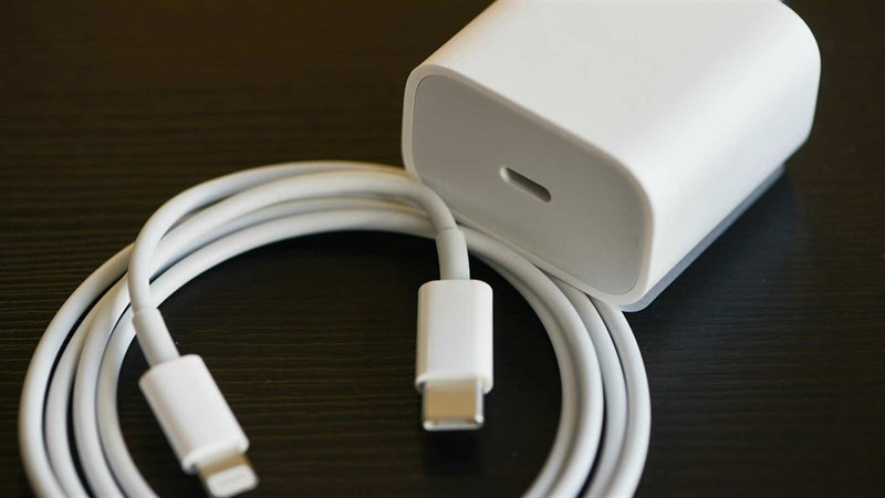 ​ sac-nhanh-co-lam-hai-pin-khong-sieu-ban-re