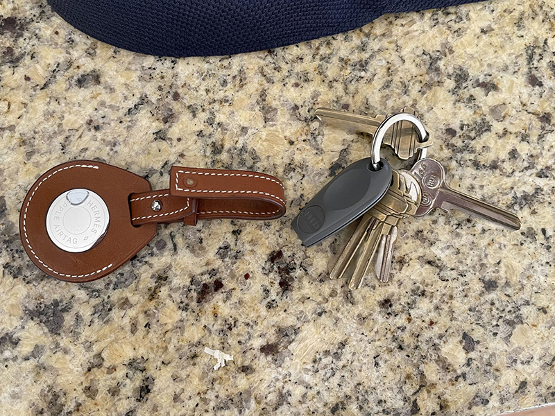 Apple-thu-hoi-moc-khoa-hemes-sieu-ban-re