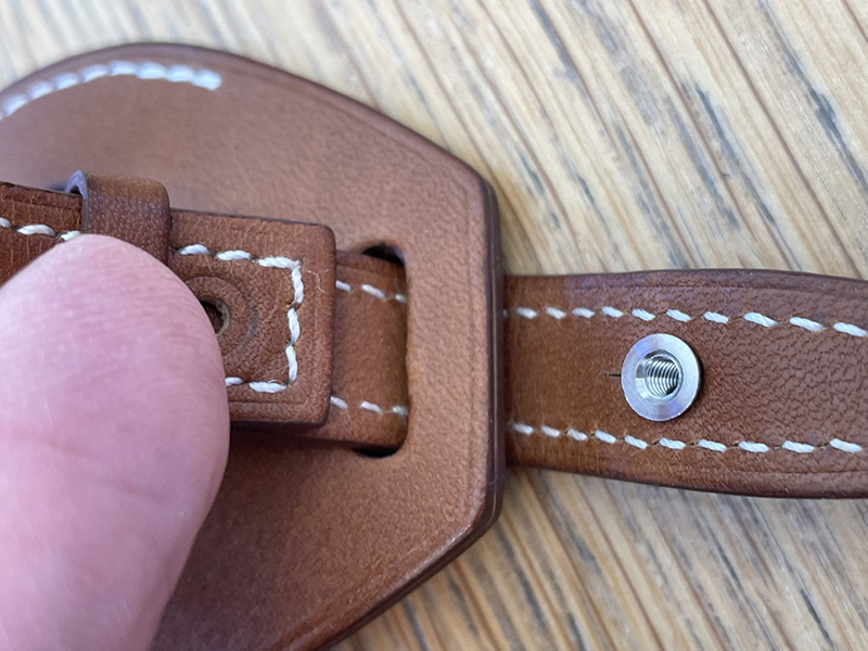 Apple-thu-hoi-moc-khoa-hemes-sieu-ban-re