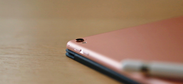 Camera khá lồi trên máy