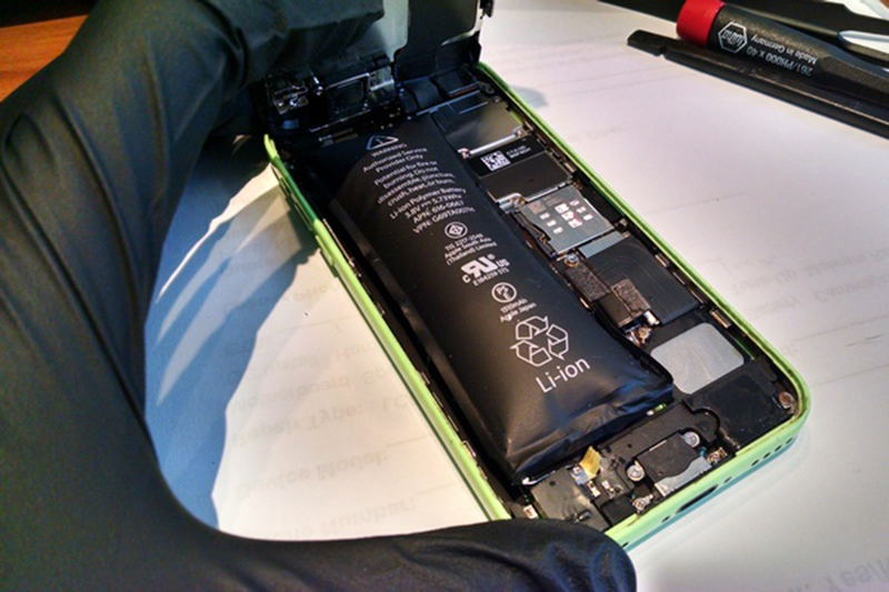 pin-iphone-se-lon-hon-sieu-ban-re