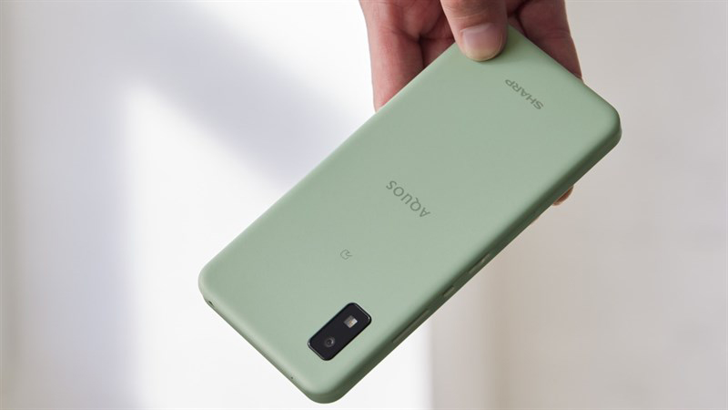 sharp-ra-mat-dien-thoai-sieu-ban-re