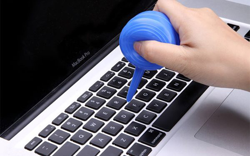 ve-sinh-ban-phim-laptop-sieu-ban-re